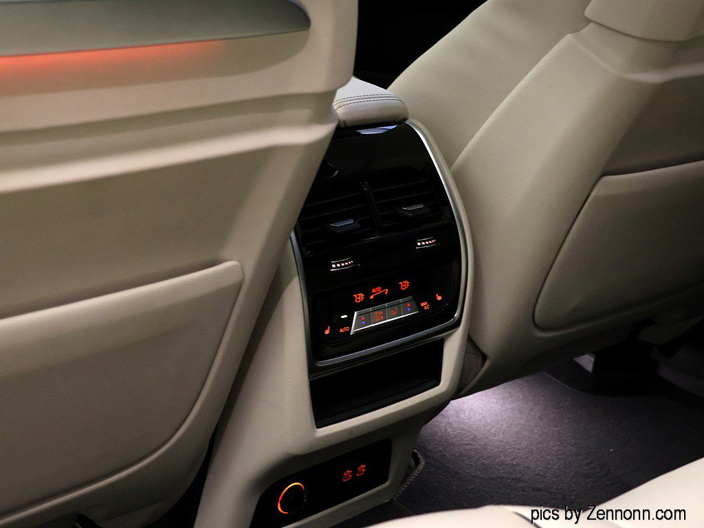 Certified 2024 BMW X7 xDrive40i w/ M Sport Package image 15