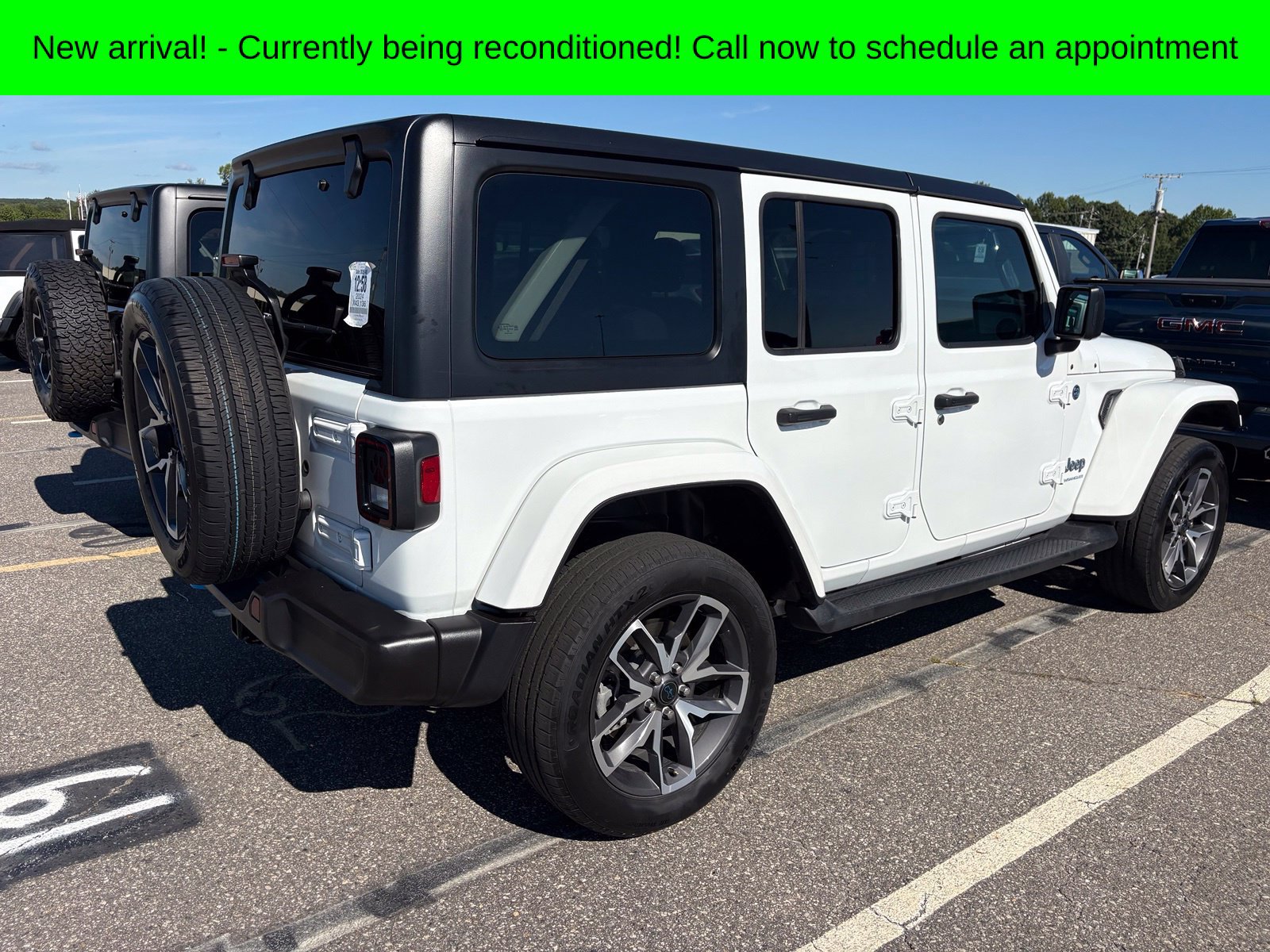 Used 2024 Jeep Wrangler Unlimited w/ Dual Top Group AWD/4WD image 3