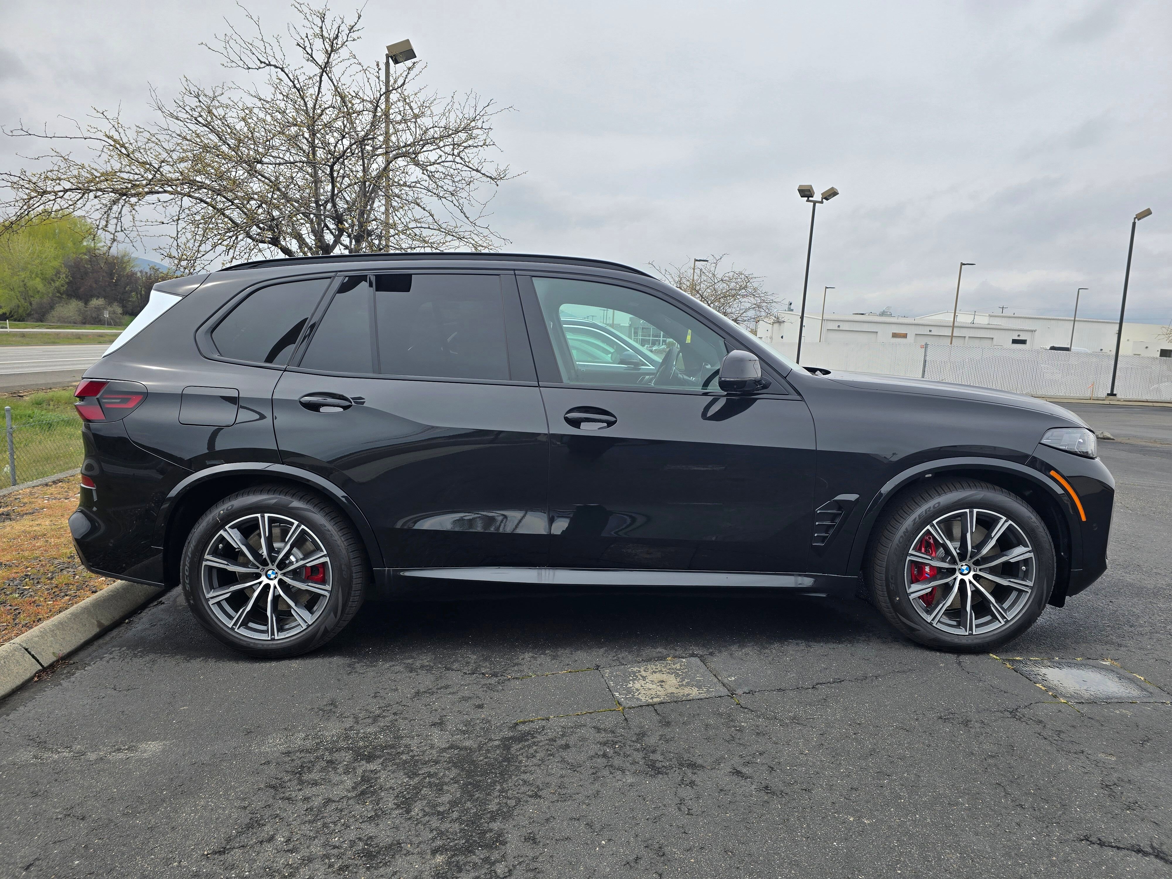 New 2026 BMW X5 xDrive50e image 2