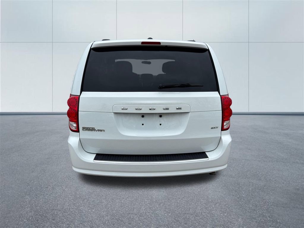 Used 2015 Dodge Grand Caravan SXT FWD image 4