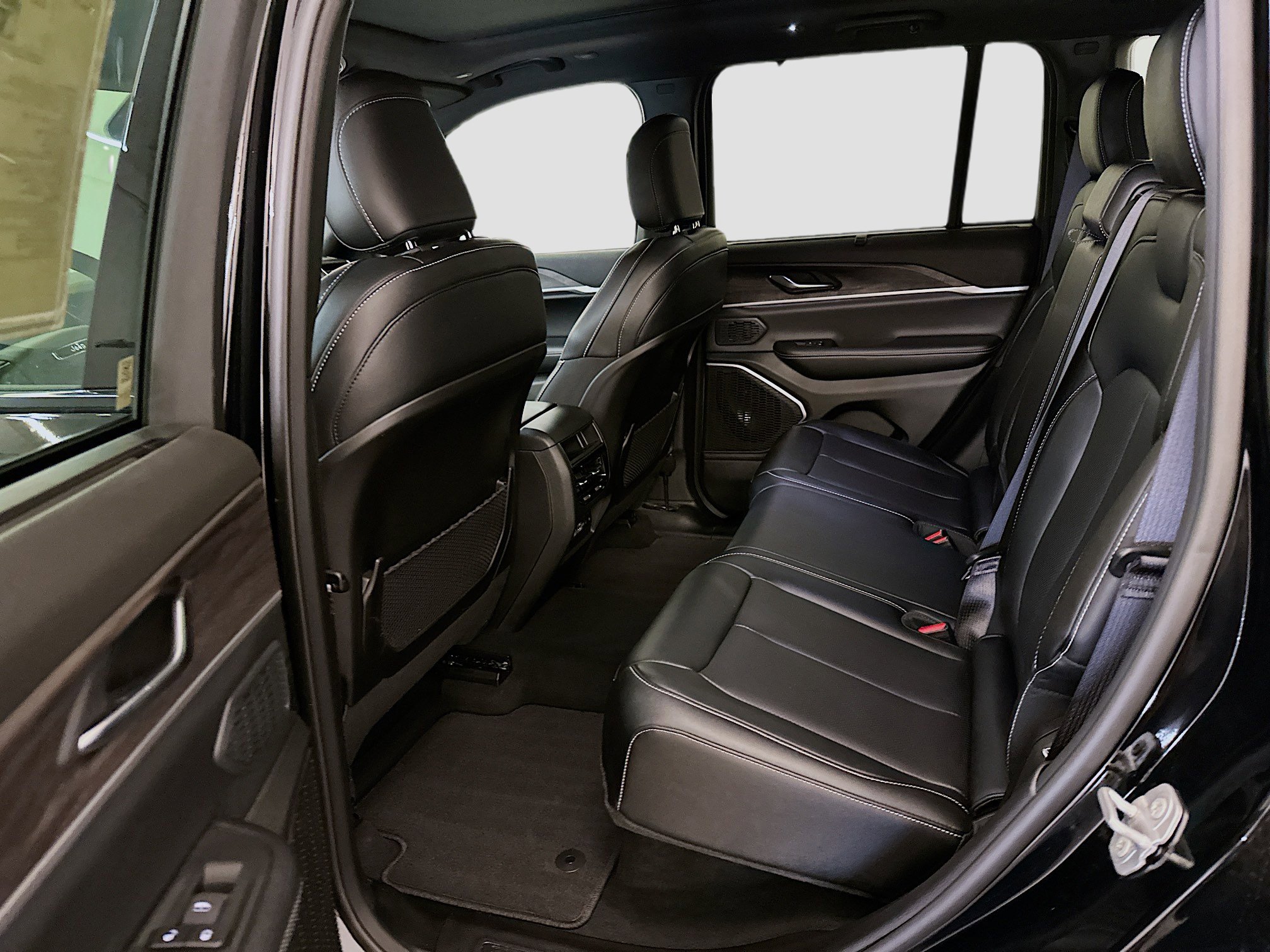 Used 2024 Jeep Grand Cherokee Limited 4xe image 30