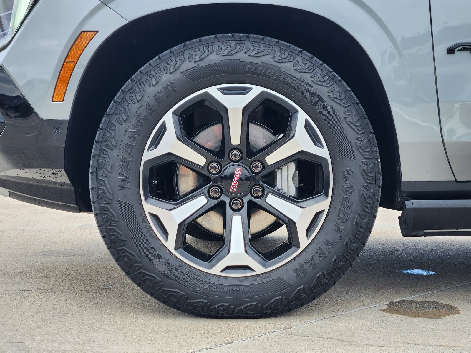 Used 2026 GMC Yukon XL AT4 w/ AT4 Premium Plus Package AWD/4WD image 14