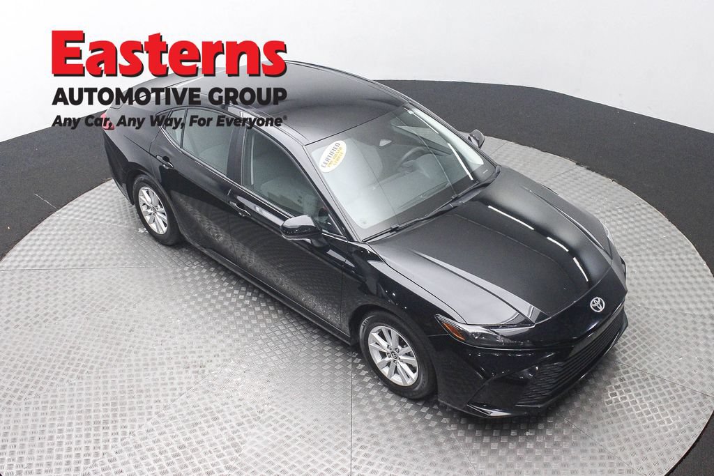 Used 2025 Toyota Camry LE FWD image 3
