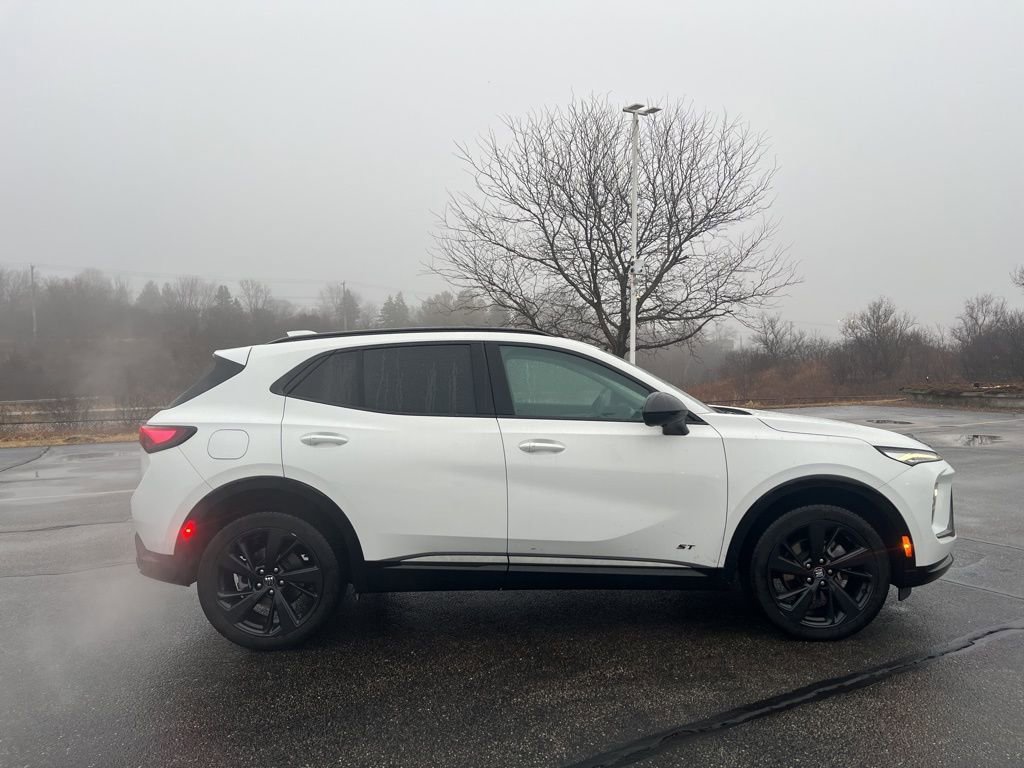 Used 2024 Buick Envision Sport Touring image 3