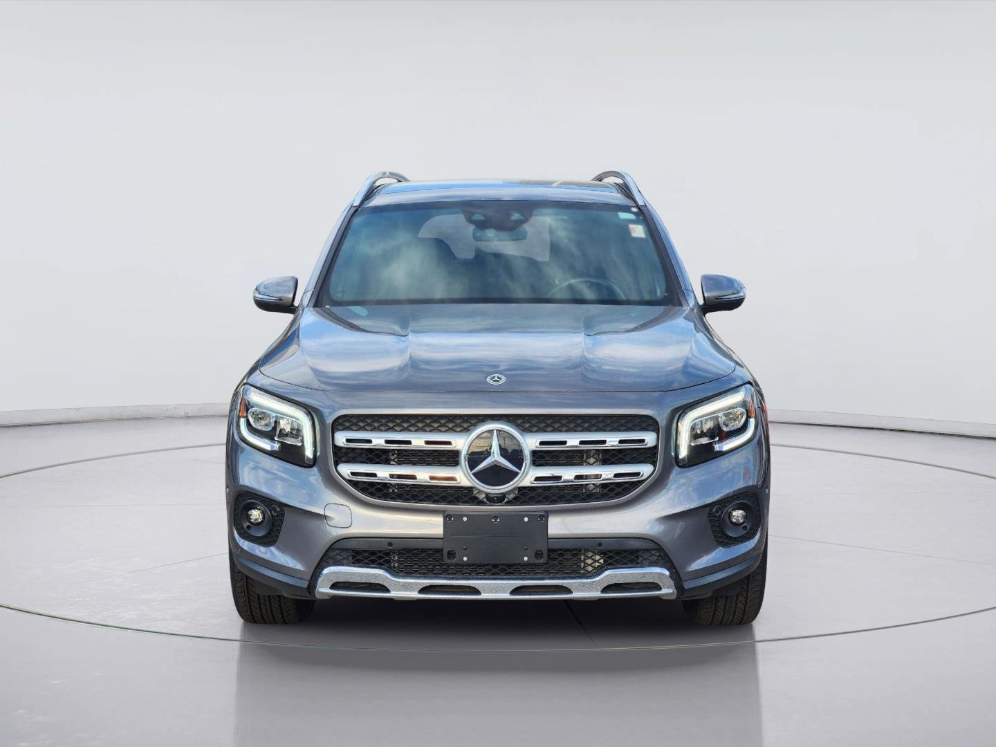 Used 2023 Mercedes-Benz GLB 250 4MATIC w/ Premium Package image 2