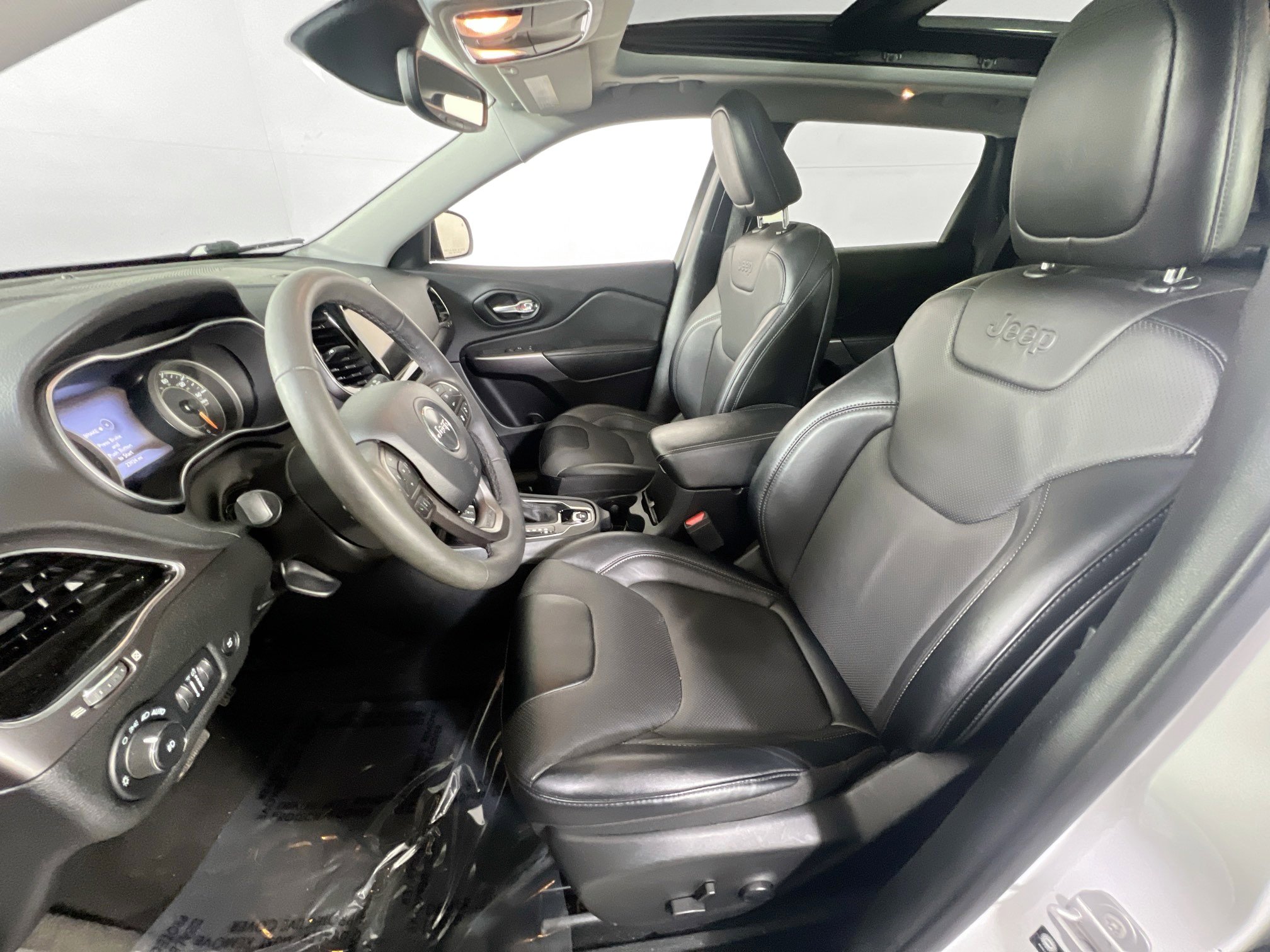 Used 2022 Jeep Cherokee Limited AWD/4WD image 19