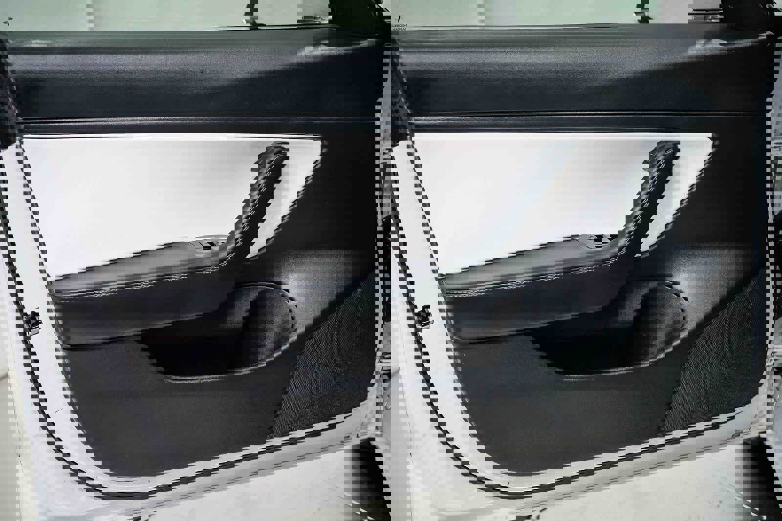 Used 2020 Tesla Model 3 Standard Range RWD image 19