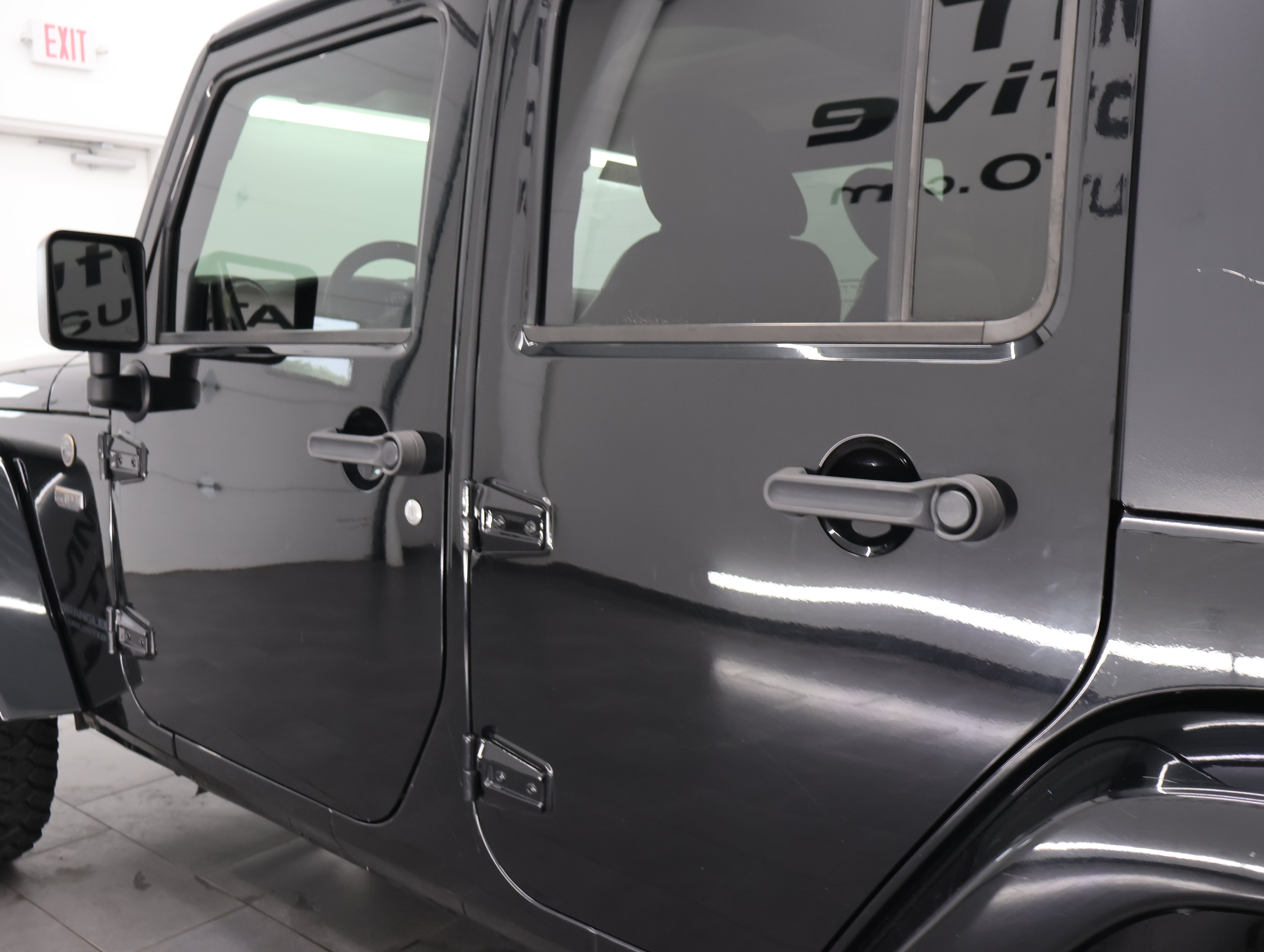 Used 2016 Jeep Wrangler Unlimited Sahara AWD/4WD image 32