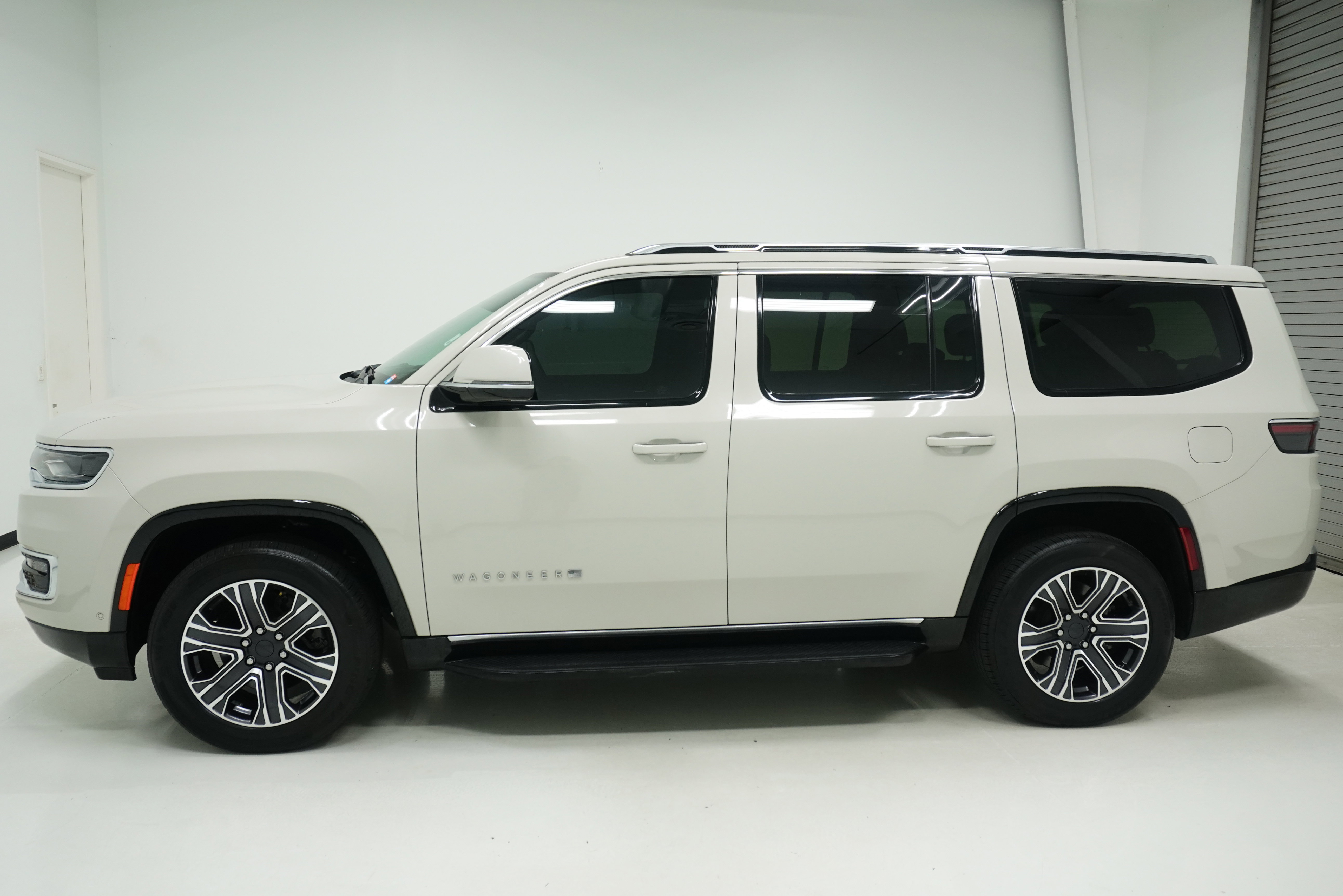 Used 2022 Jeep Wagoneer Series III AWD/4WD image 7
