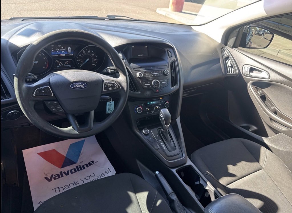 Used 2018 Ford Focus SE w/ SE Appearance Package image 12