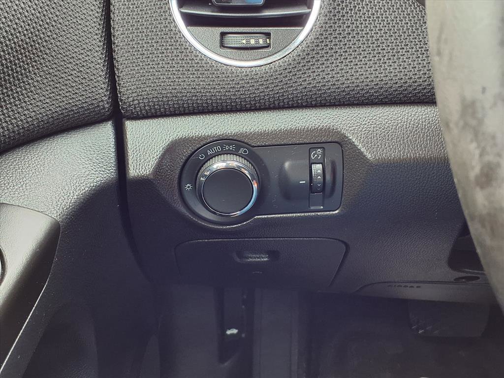 Used 2014 Chevrolet Cruze LT image 16