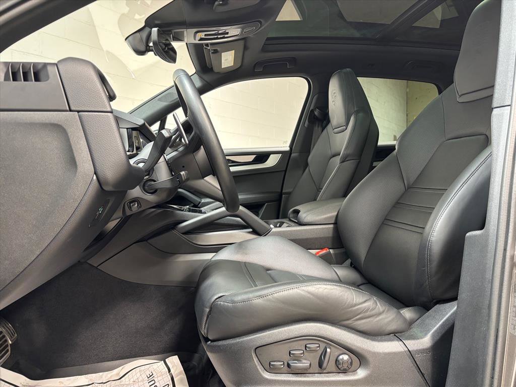 Used 2025 Porsche Cayenne S image 23