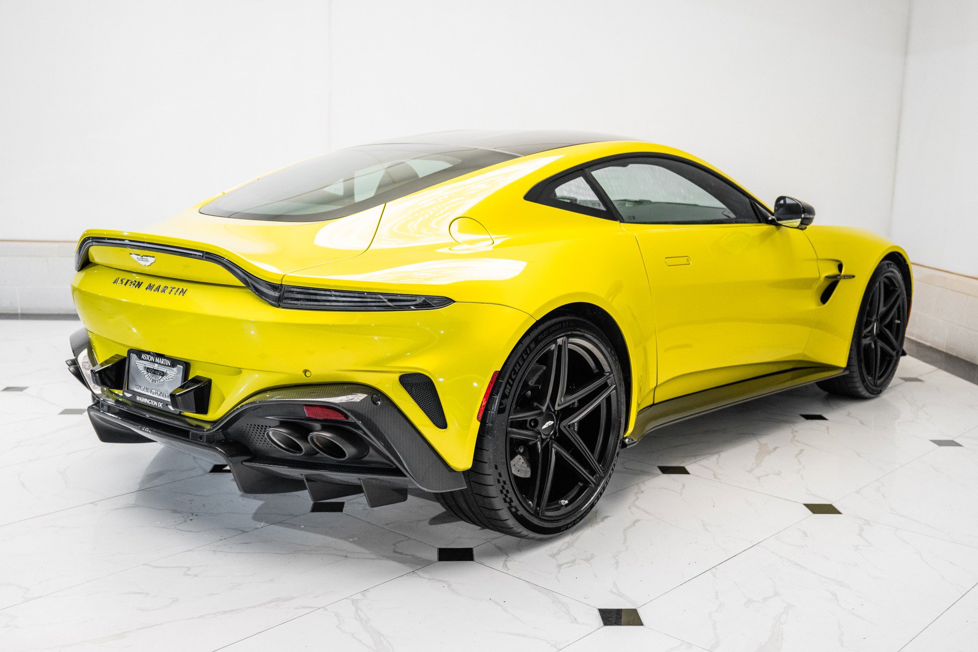 Used 2025 Aston Martin V8 Vantage Coupe image 45