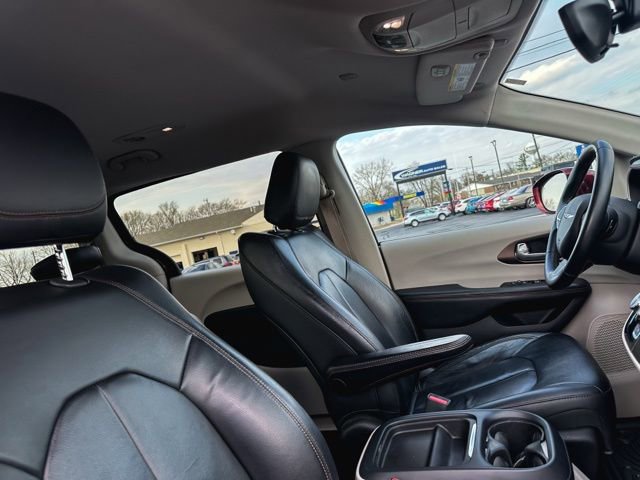 Used 2017 Chrysler Pacifica Touring-L image 25