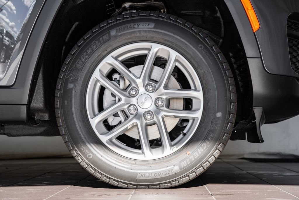 New 2025 Jeep Grand Cherokee Laredo X w/ Luxury Tech Group I image 16