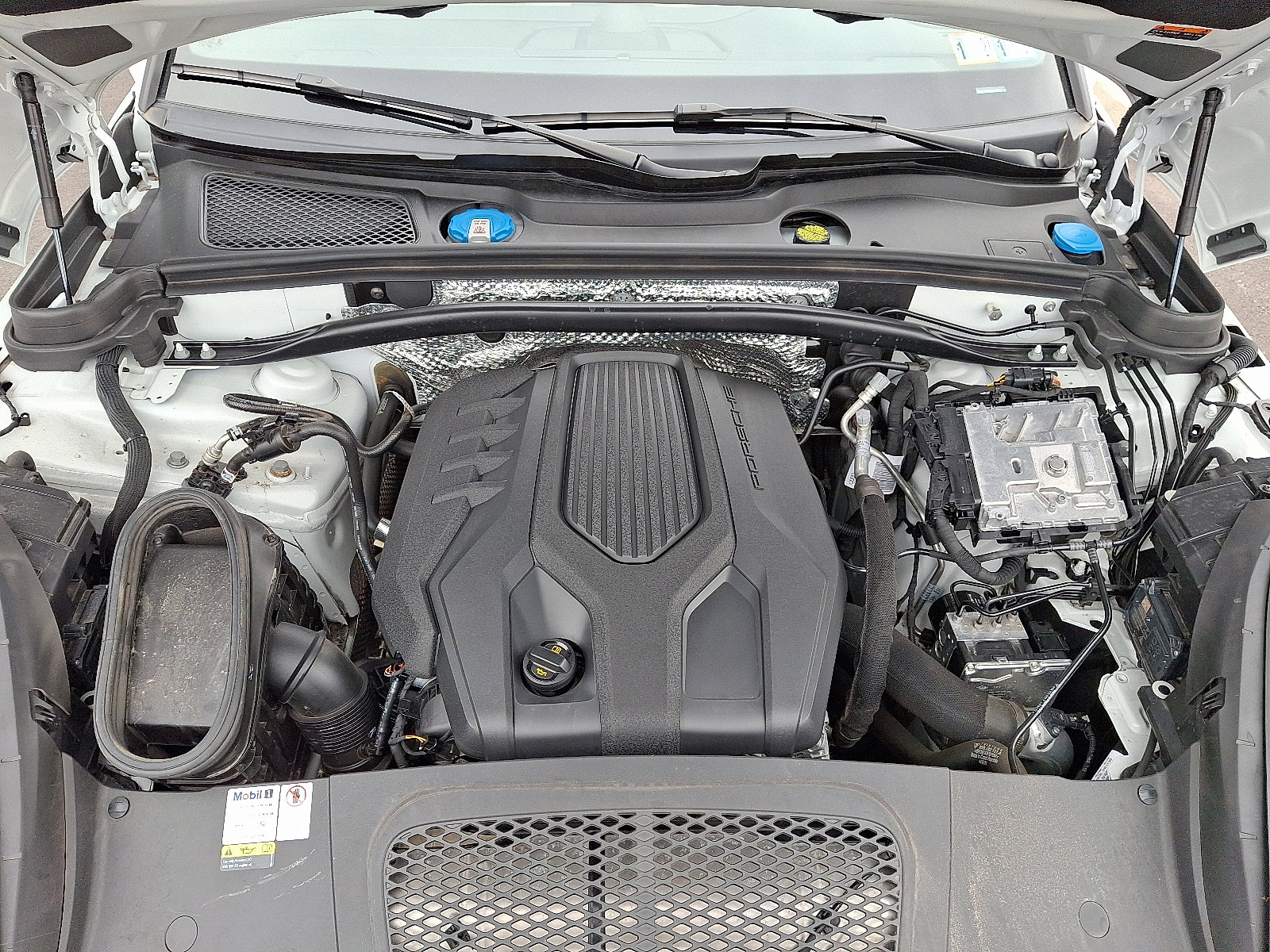 Used 2022 Porsche Macan image 28