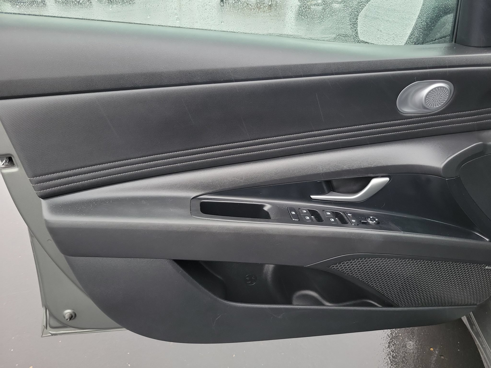 Used 2025 Hyundai Elantra Limited FWD image 6