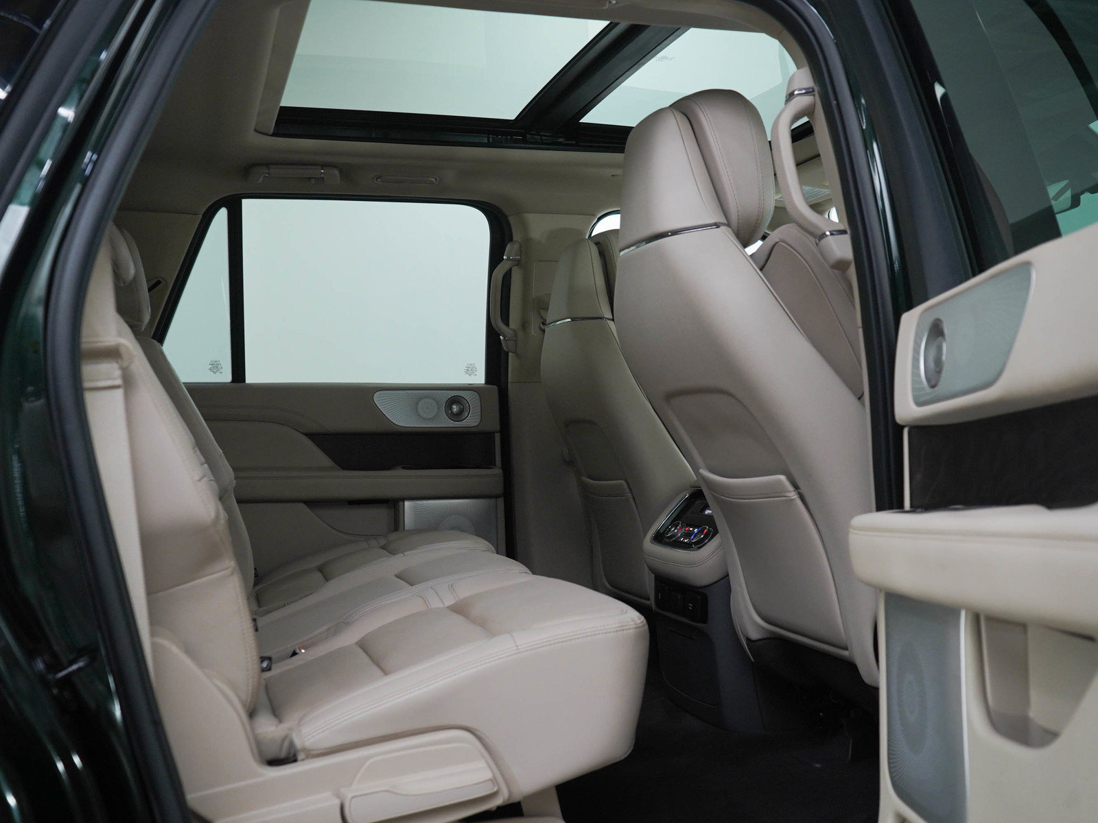 Used 2021 Lincoln Navigator L Reserve w/ Luxury Package AWD/4WD image 13