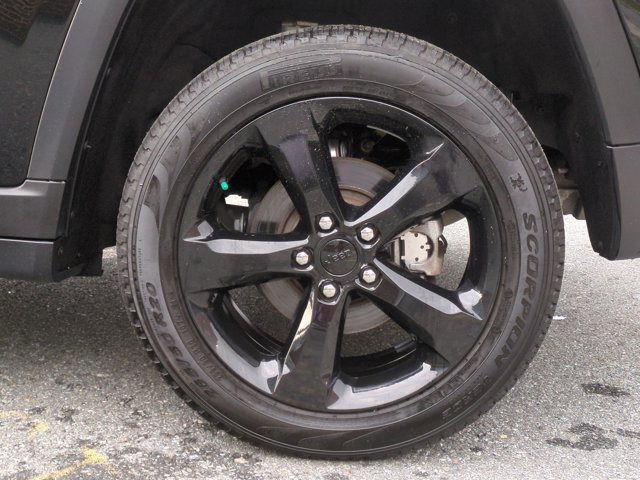 Used 2024 Jeep Grand Cherokee Limited w/ Black Appearance Package AWD/4WD image 24