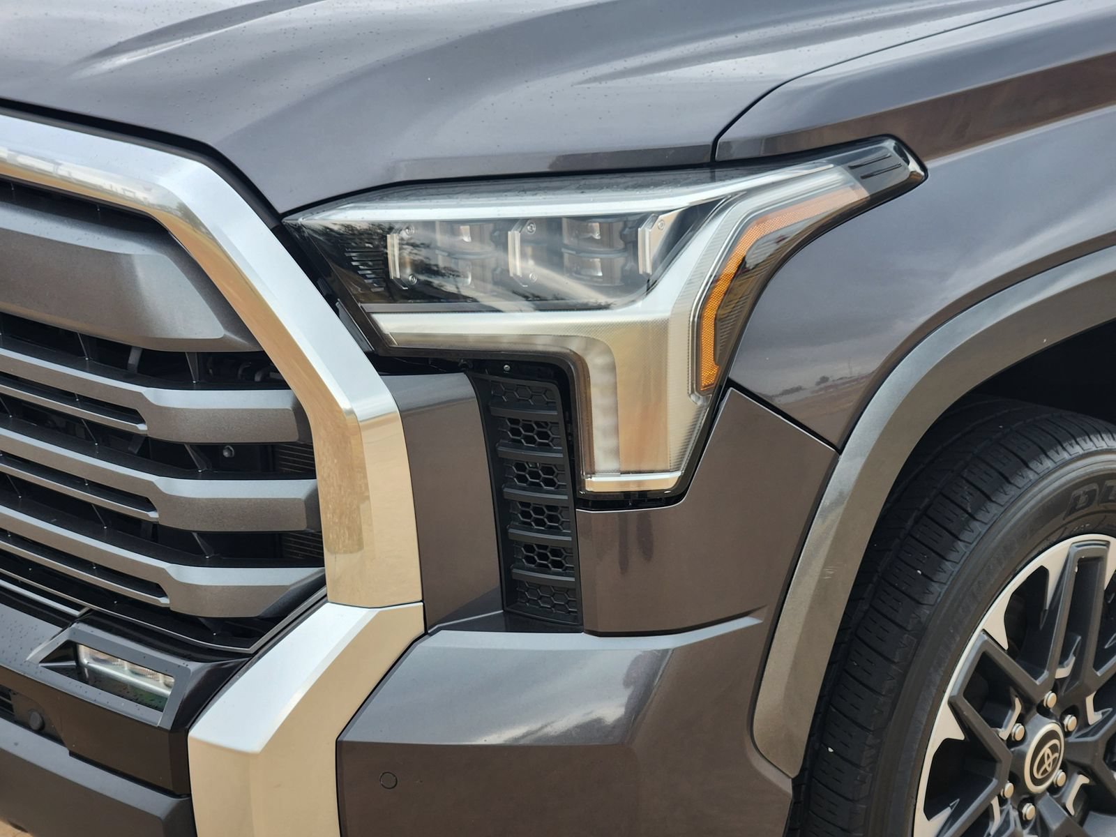 Used 2022 Toyota Tundra Limited AWD/4WD image 9