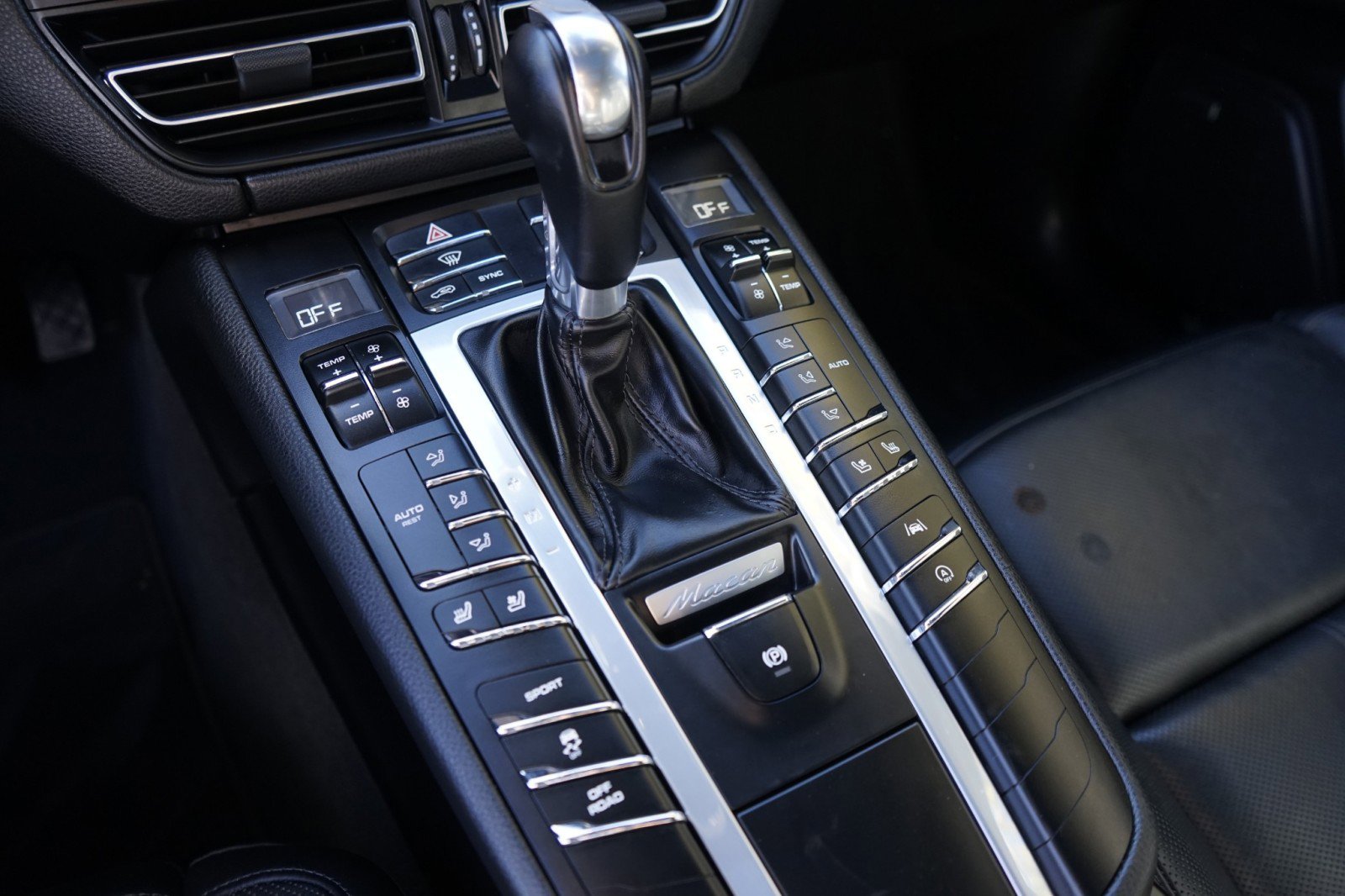 Used 2020 Porsche Macan S image 24