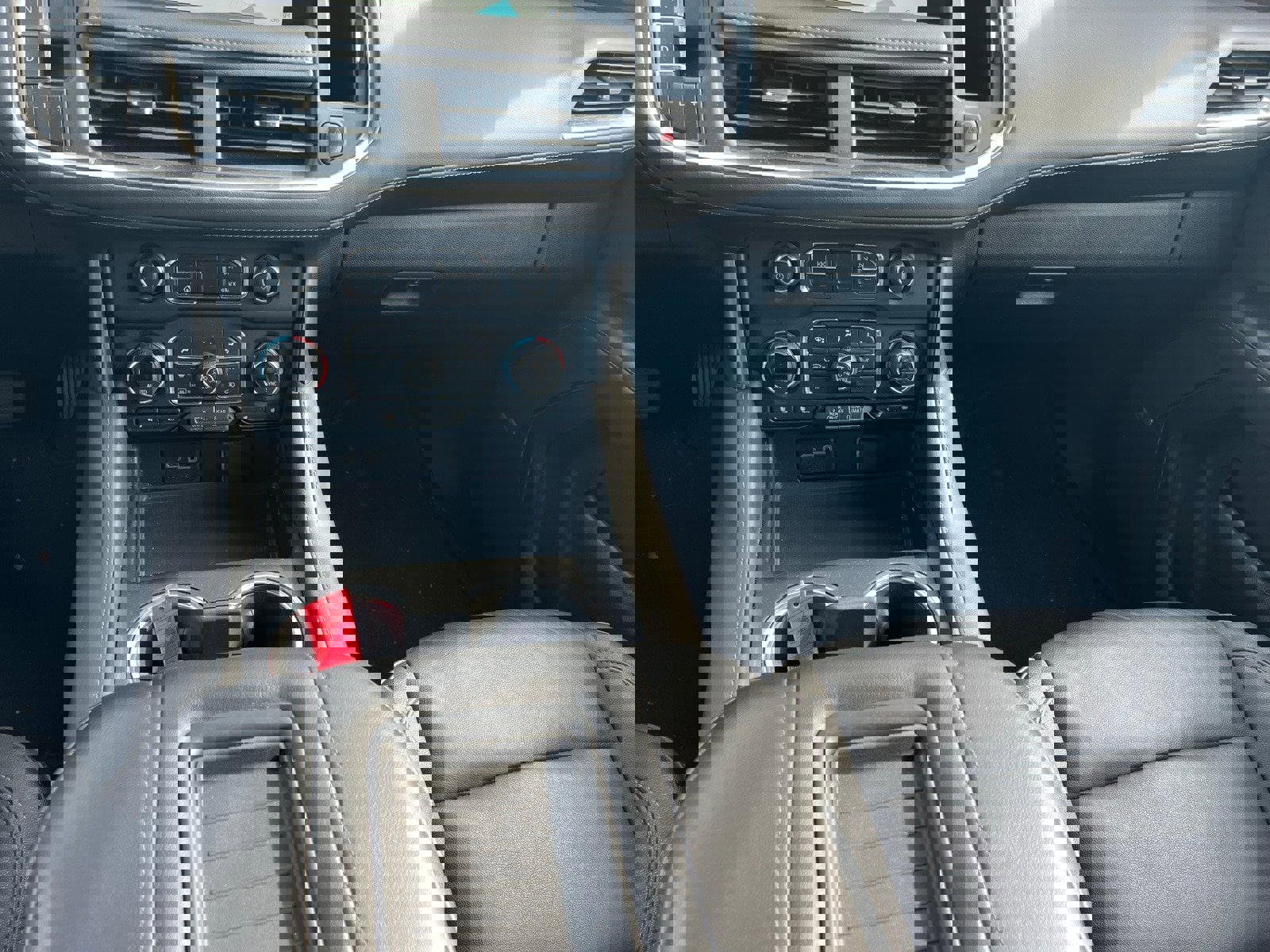 Used 2024 Chevrolet Suburban LT image 37