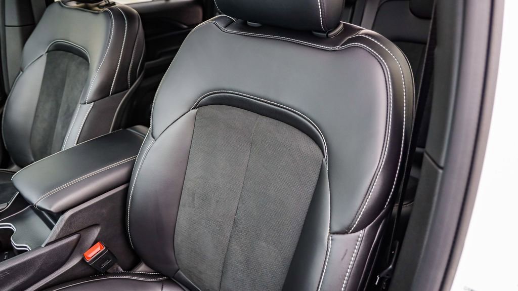 Certified 2025 Jeep Grand Cherokee Altitude image 26