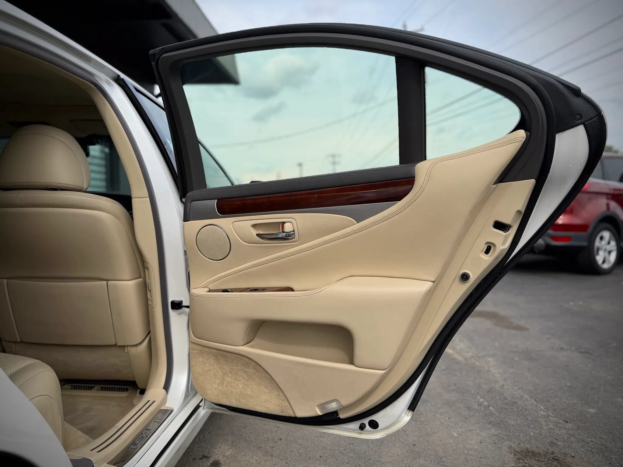 Used 2017 Lexus LS 460 AWD w/ Comfort Package image 30