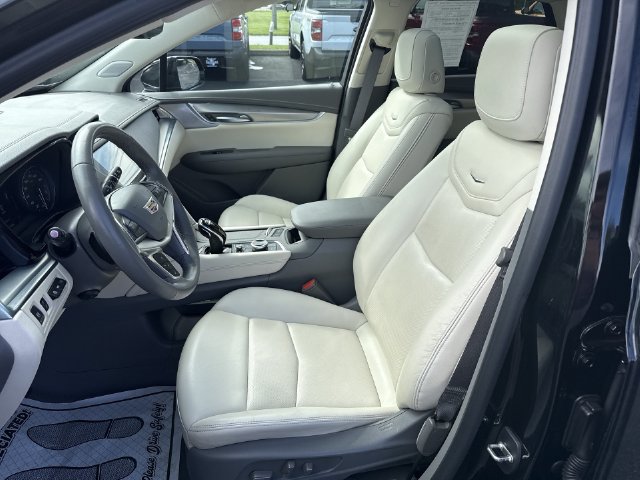 Used 2023 Cadillac XT5 Premium Luxury w/ Technology Package AWD/4WD image 21