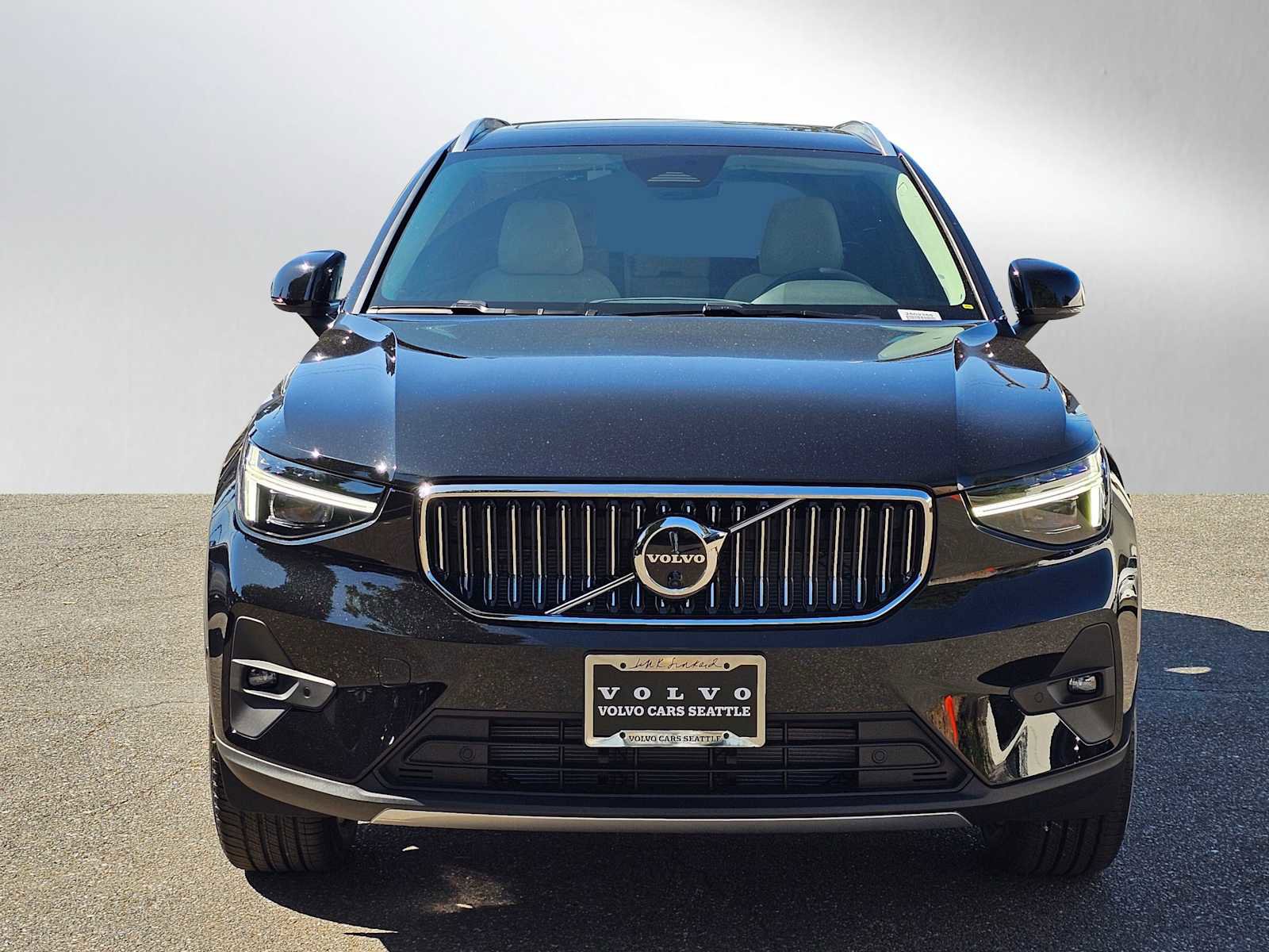 New 2025 Volvo XC40 B5 Plus w/ Protection Package Premier image 2