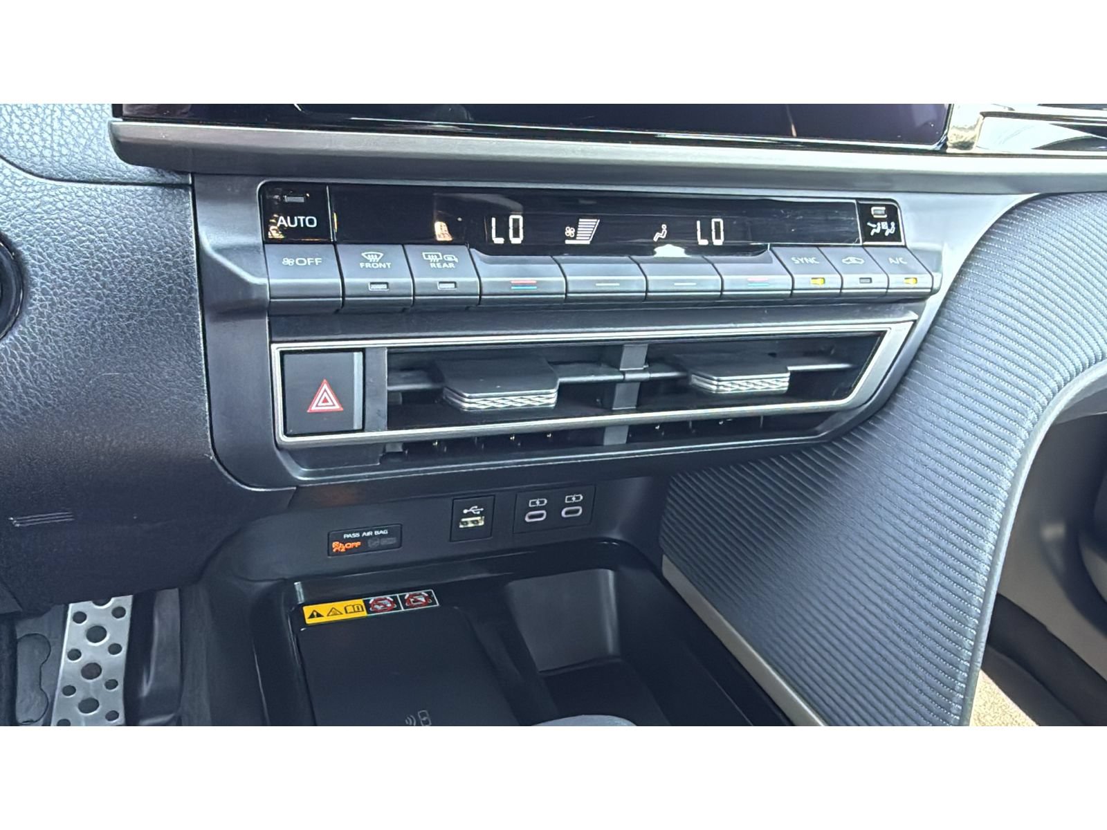 Certified 2025 Toyota Camry SE FWD image 25