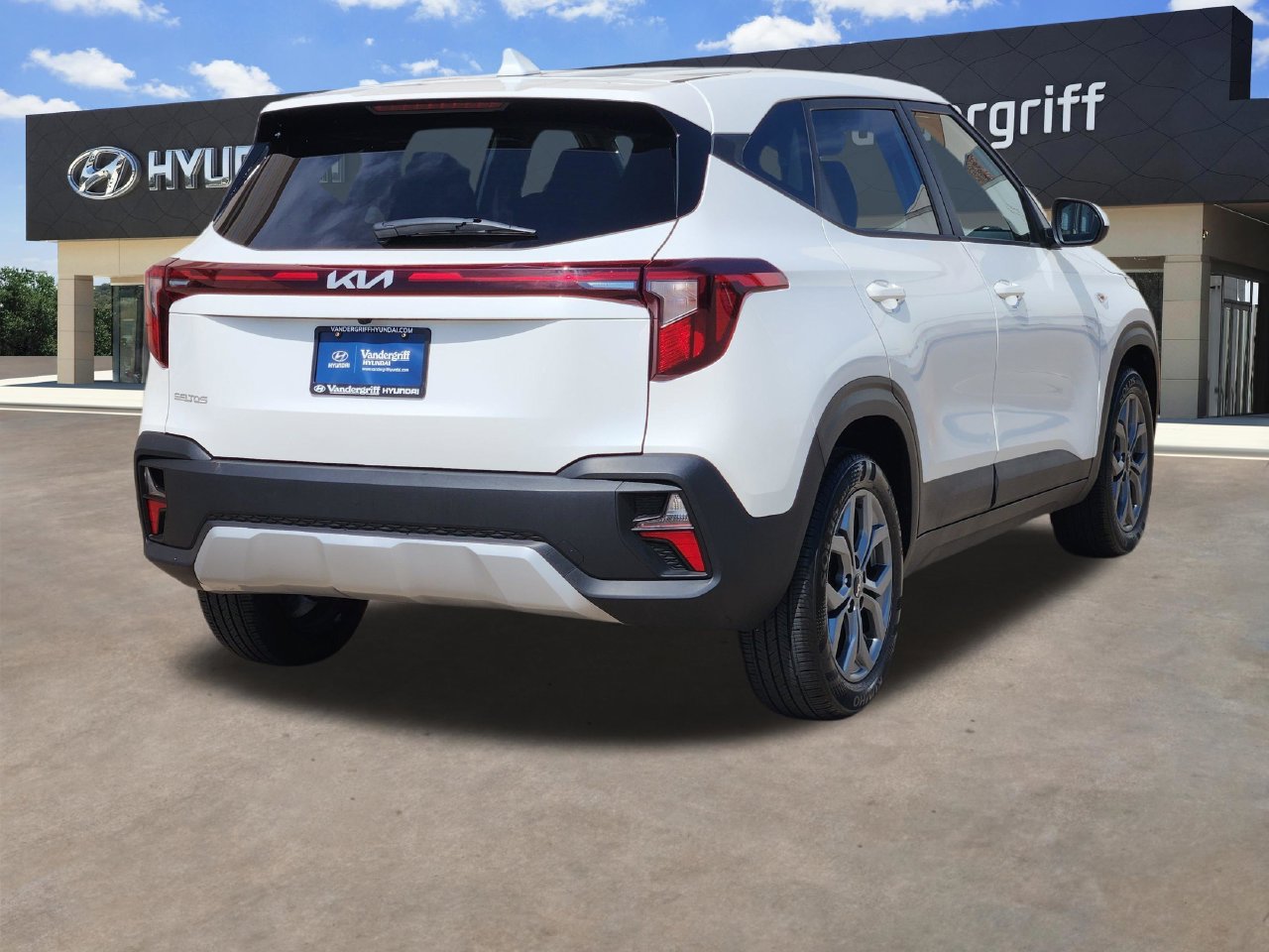 Used 2026 Kia Seltos LX FWD image 4