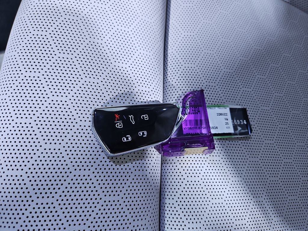 New 2025 Volkswagen ID. Buzz 1st Edition image 29