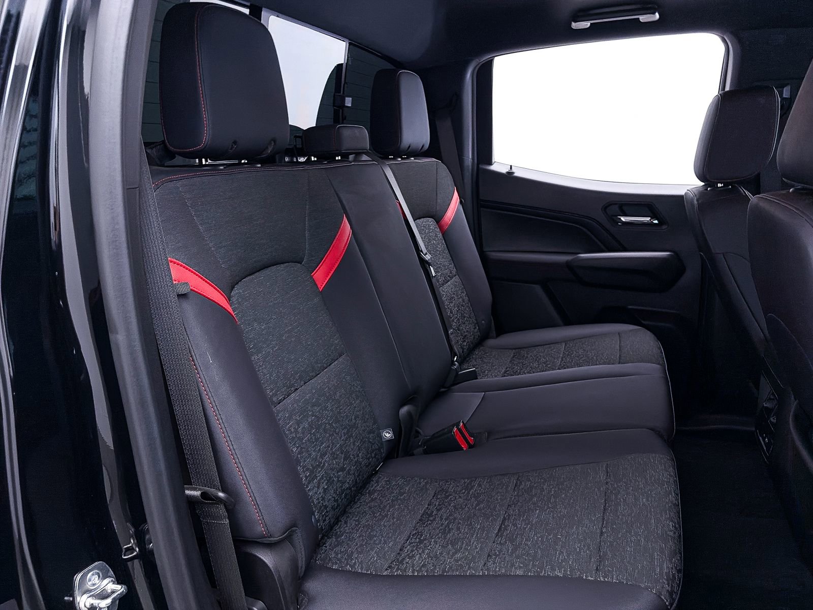 Used 2024 Chevrolet Colorado Z71 w/ Z71 Convenience Package 2 image 37