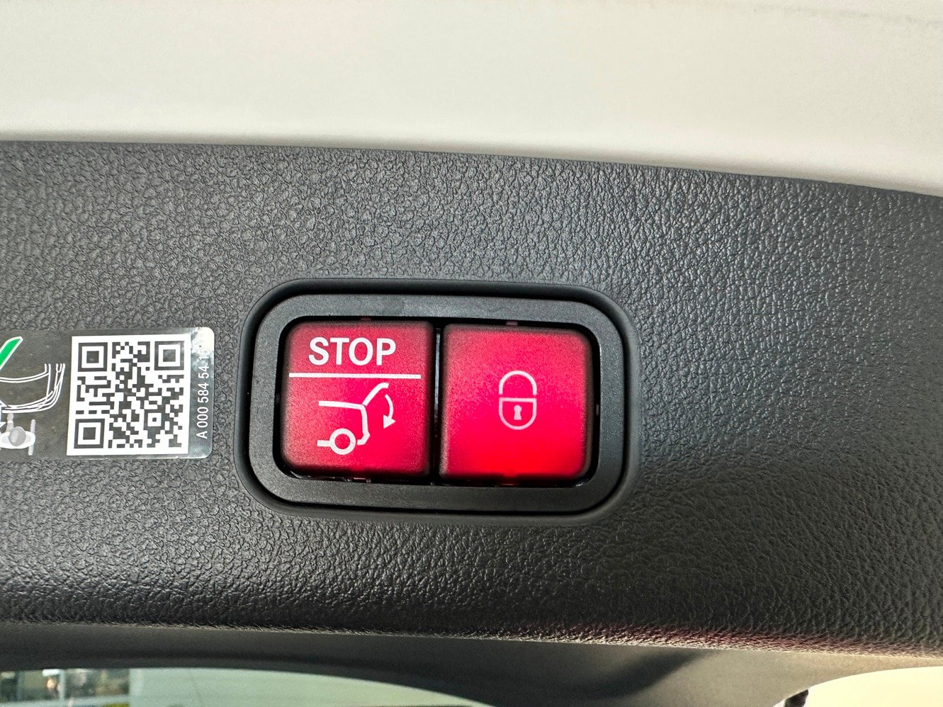 Certified 2025 Mercedes-Benz GLC 350e 4MATIC image 34