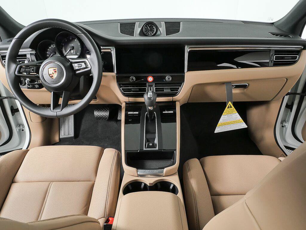 Certified 2026 Porsche Macan Turbo AWD/4WD image 18