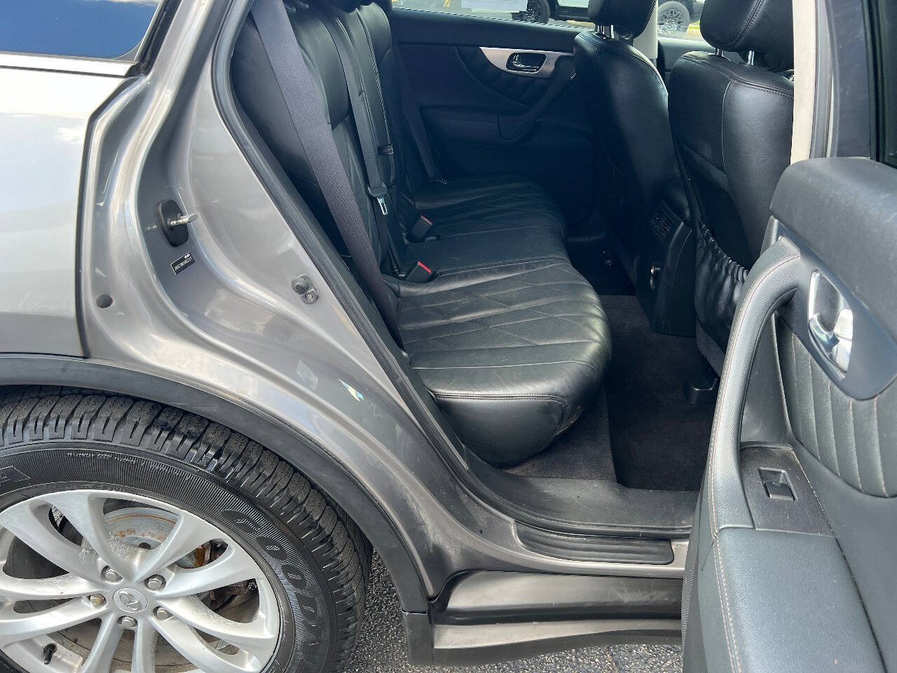 Used 2010 INFINITI FX35 AWD w/ Premium Pkg image 22