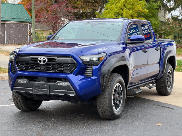 Used 2024 Toyota Tacoma TRD Off-Road AWD/4WD image 39