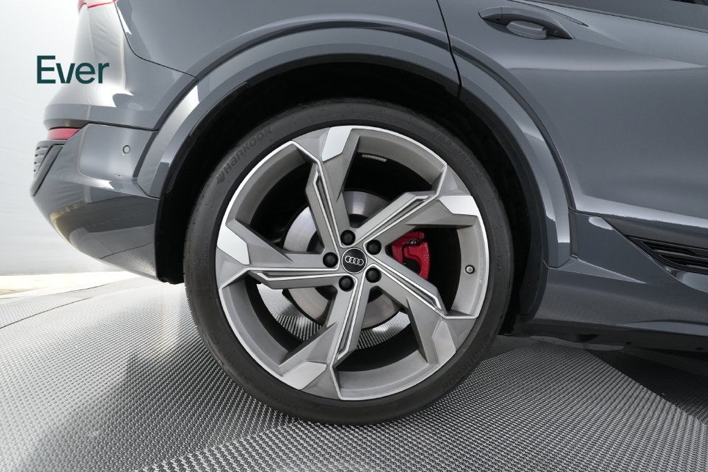 Used 2024 Audi Q8 e-tron Premium Plus w/ Prestige Package AWD/4WD image 21