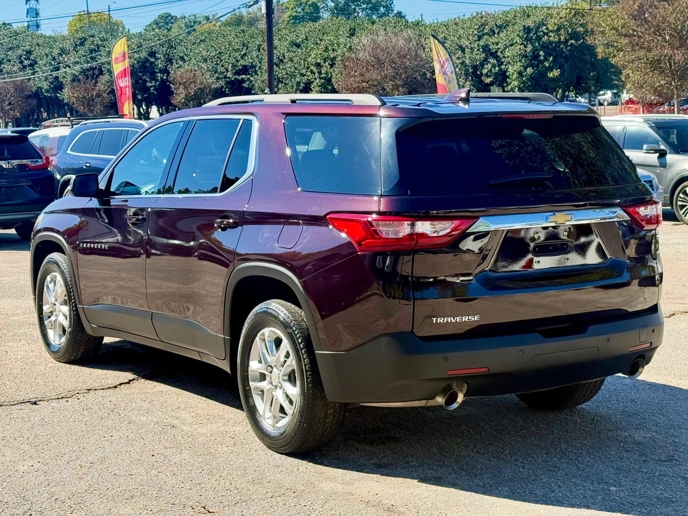 Used 2021 Chevrolet Traverse LT FWD image 7
