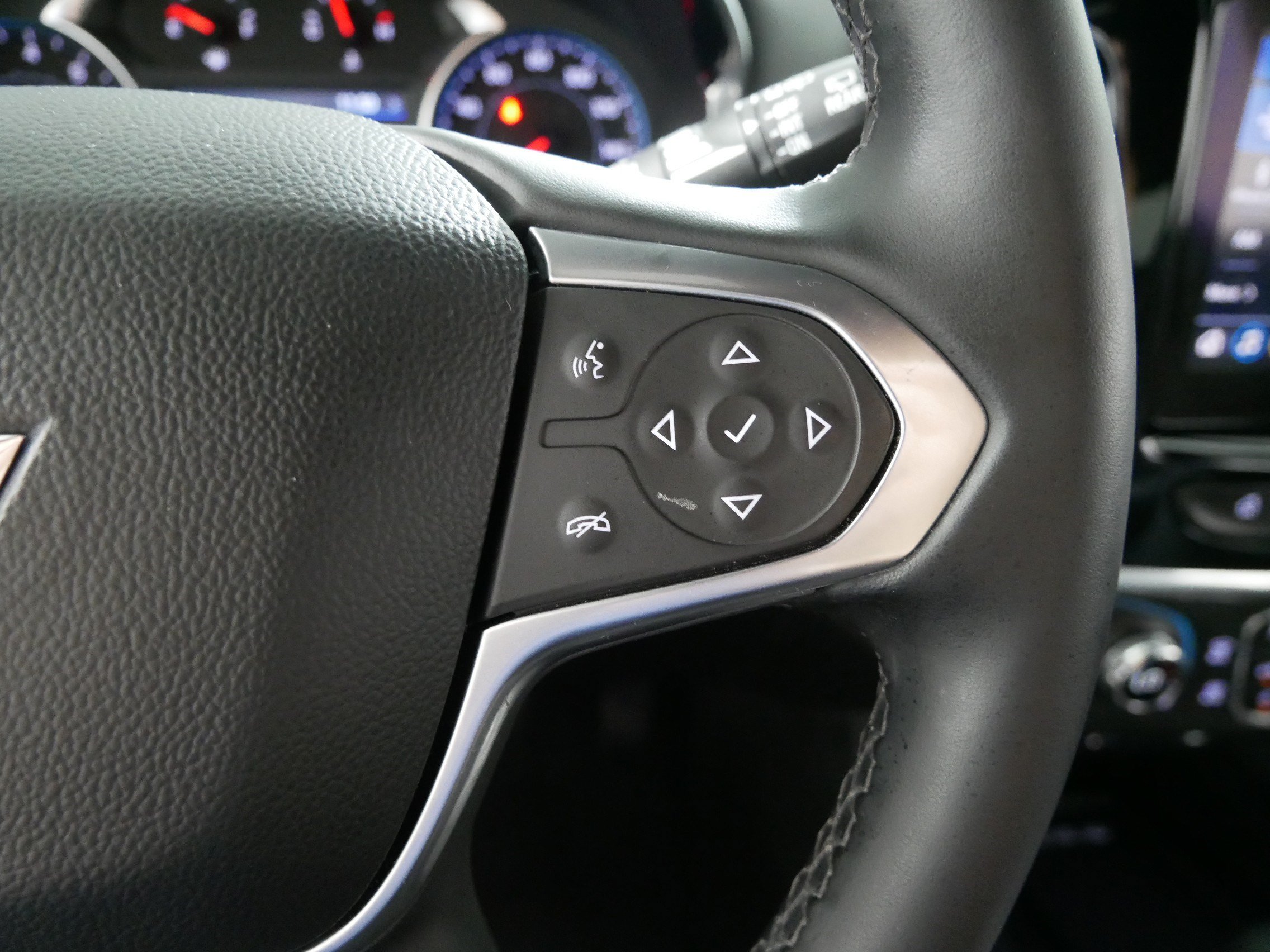 Used 2023 Chevrolet Traverse LT FWD image 28