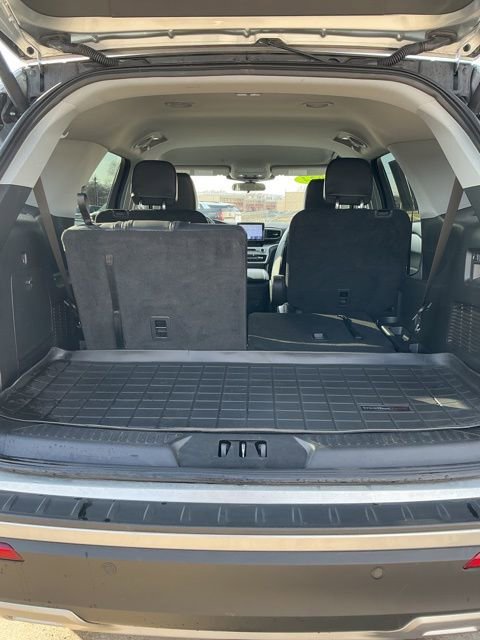 Used 2024 Ford Explorer XLT w/ Equipment Group 202A image 8