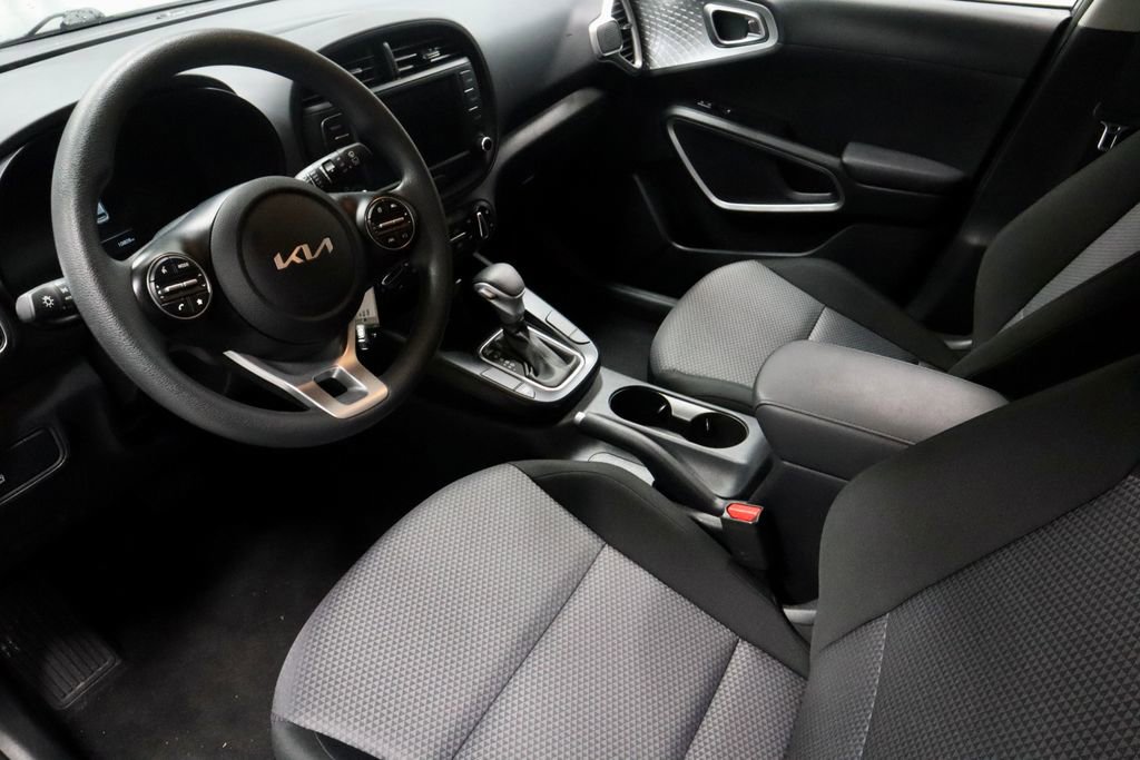 Used 2025 Kia Soul LX image 22