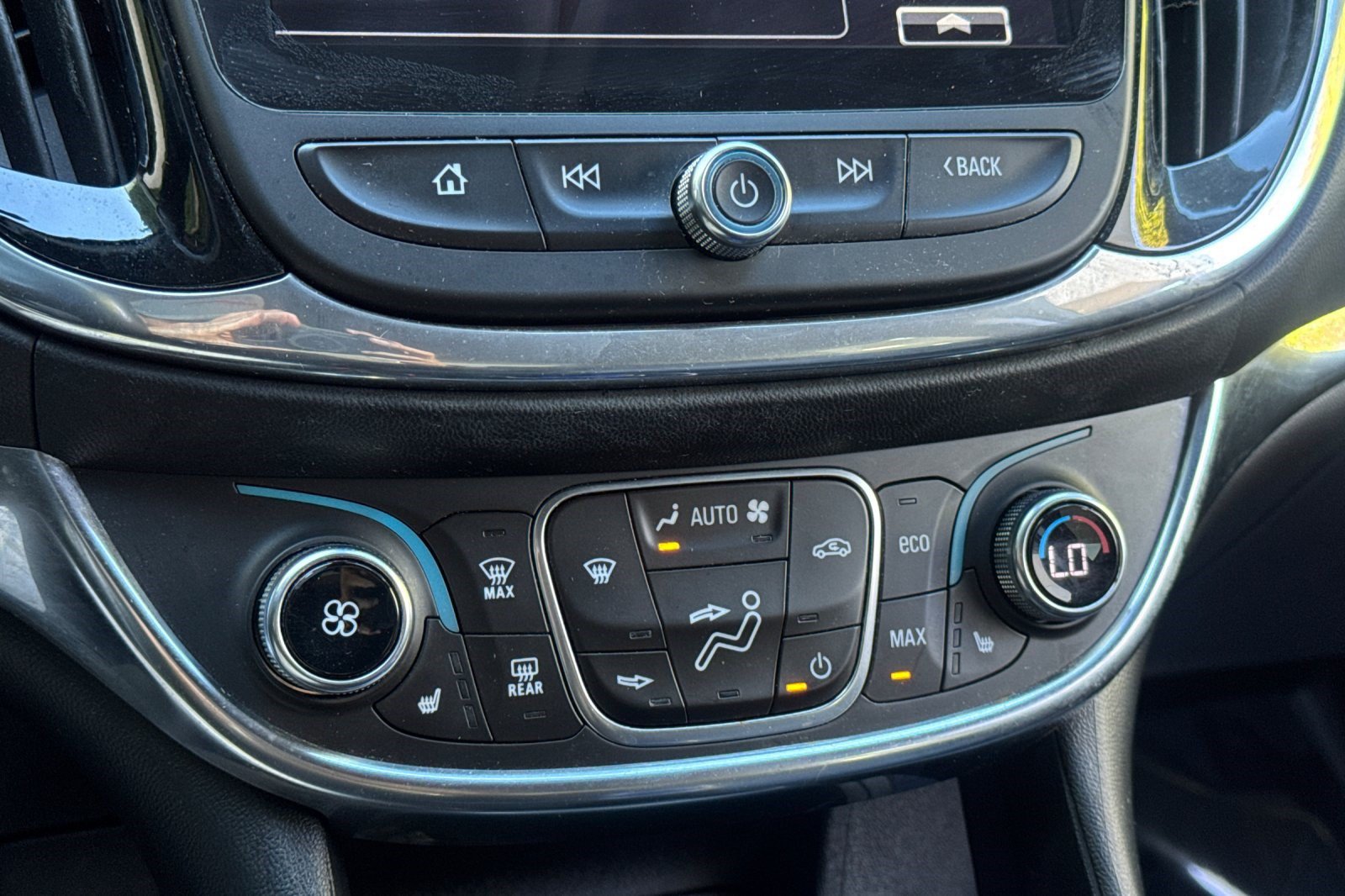 Used 2018 Chevrolet Volt Premier w/ Driver Confidence Package FWD image 19