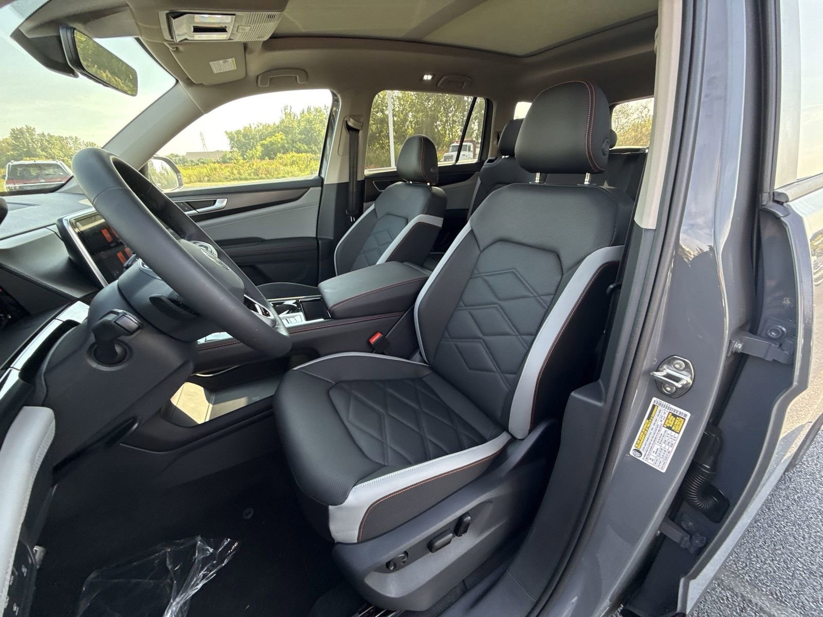 New 2025 Volkswagen Atlas Peak Edition SE image 13