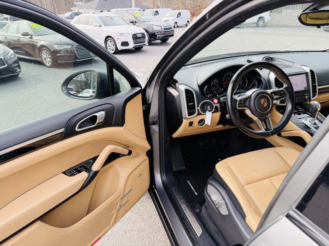 Used 2017 Porsche Cayenne image 13