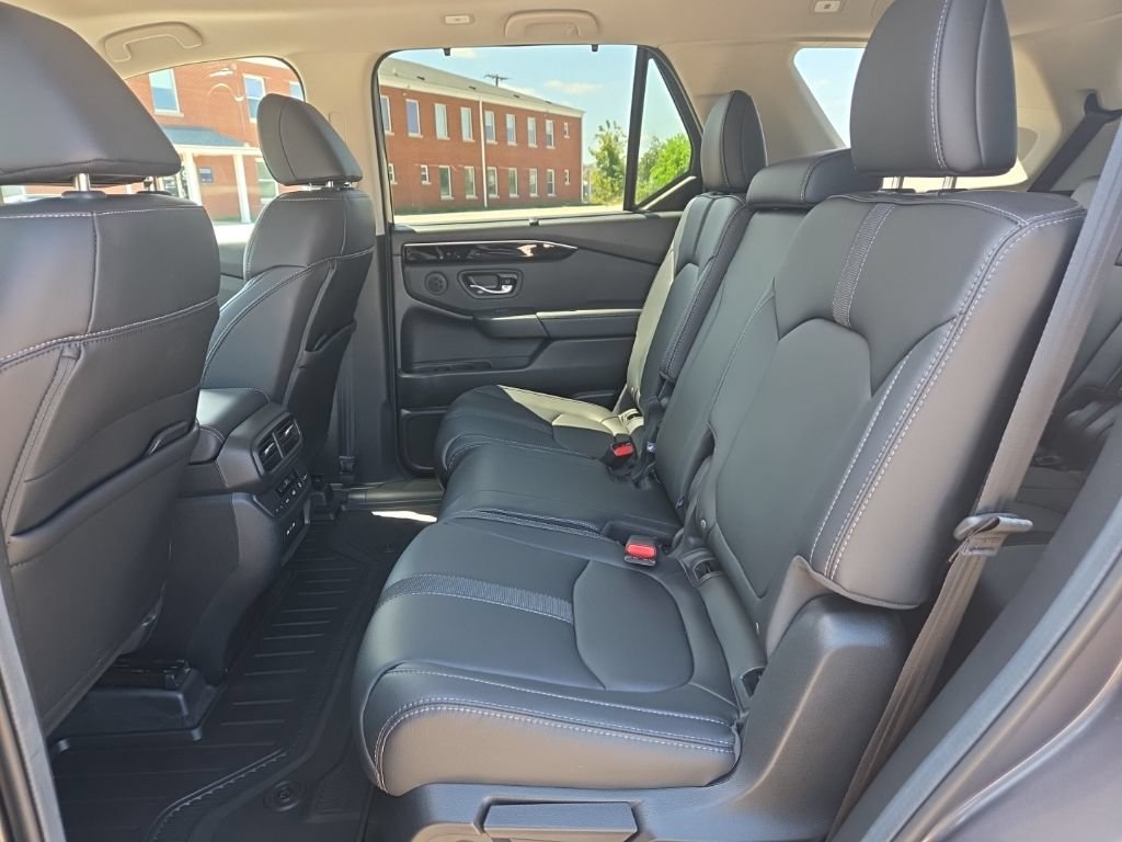 Used 2025 Honda Pilot Touring image 19