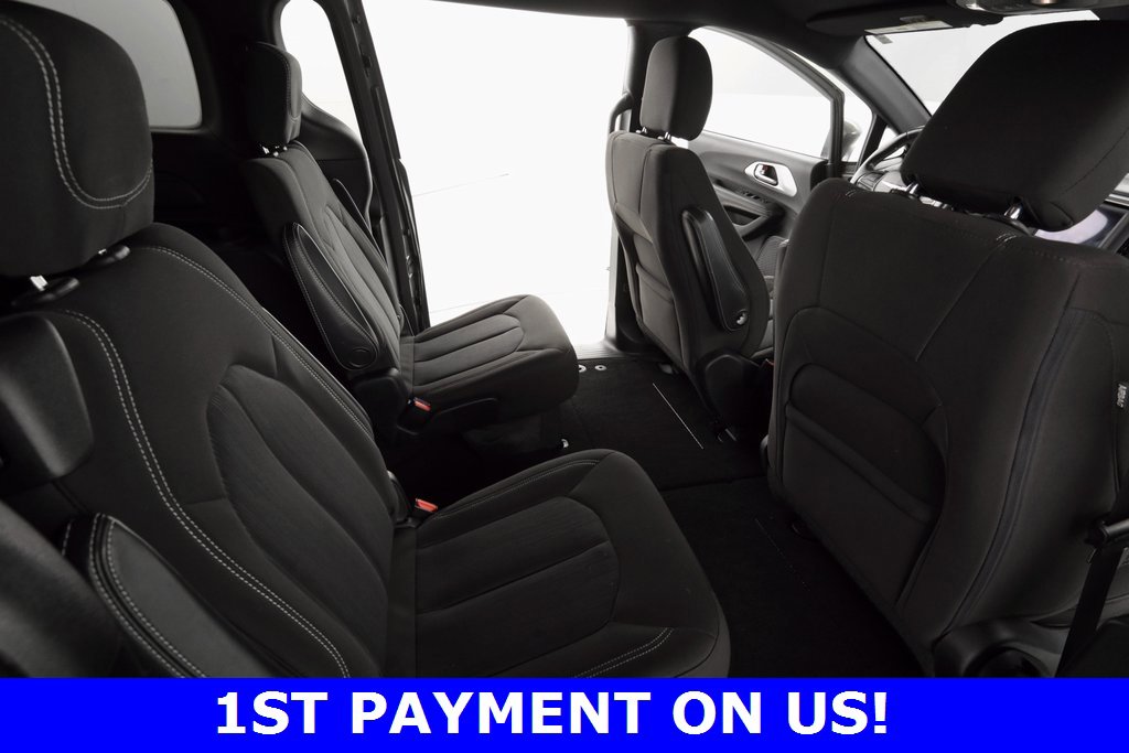 Used 2020 Chrysler Pacifica Touring w/ S Appearance Package image 13