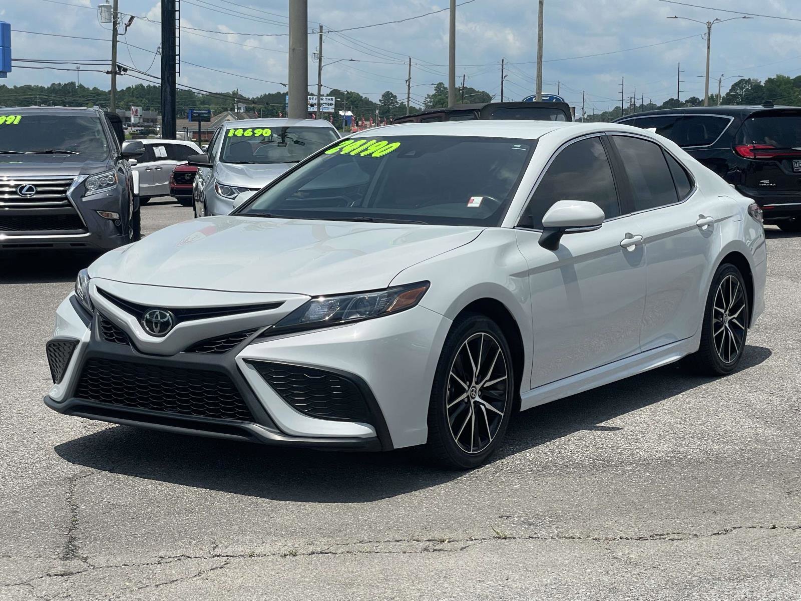 Used 2023 Toyota Camry SE w/ Convenience Package FWD image 5