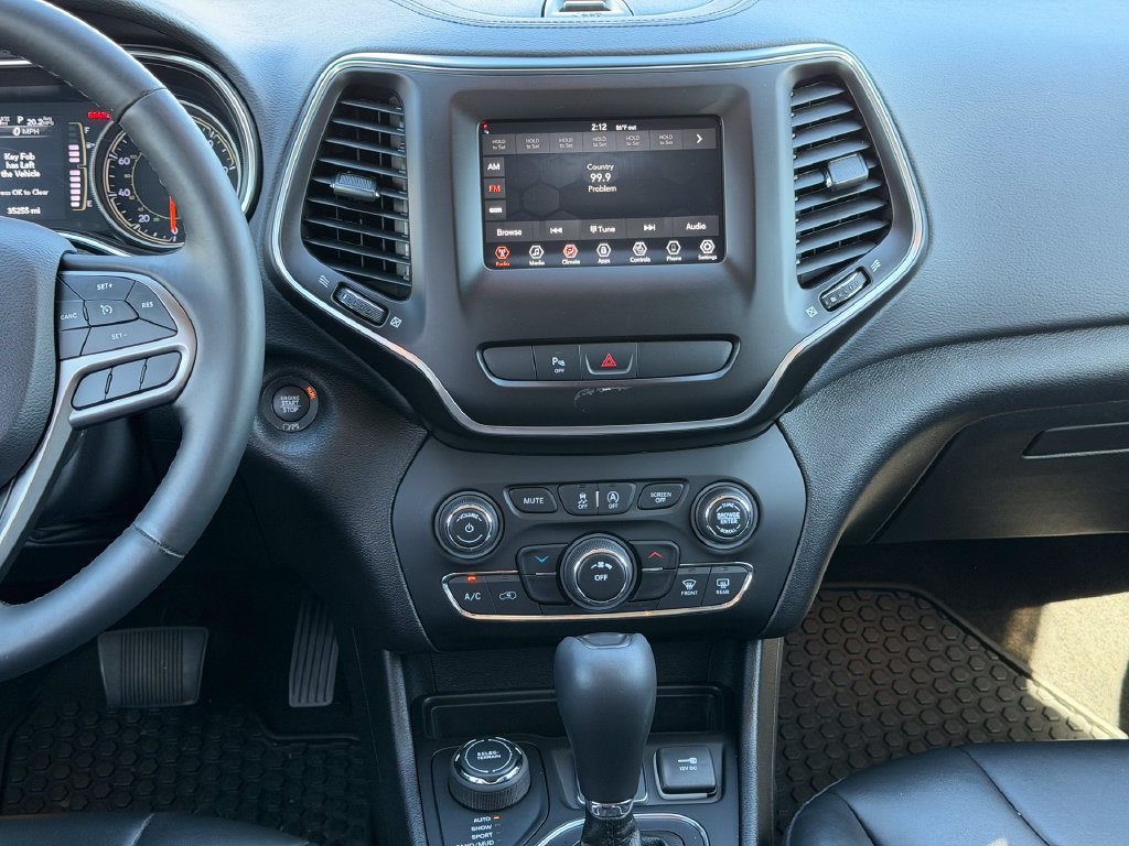 Used 2020 Jeep Cherokee Latitude Plus w/ Cold Weather Group AWD/4WD image 22